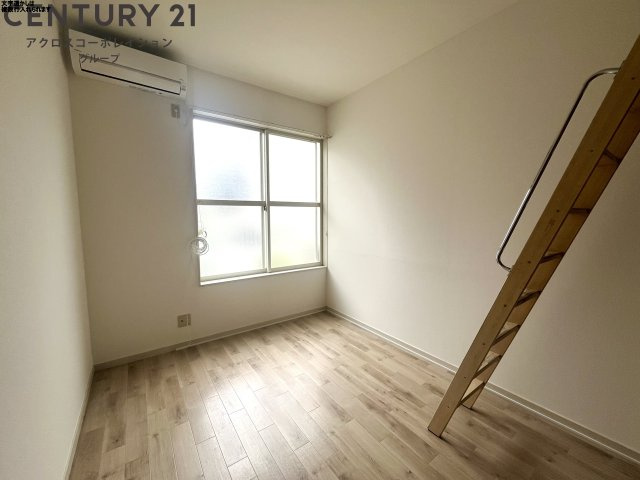 ロフト付きの広々としたお部屋です。