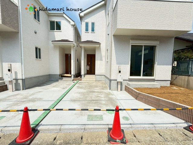 西区プラザ第2　新築戸建　ハートフルタウン02の駐車場