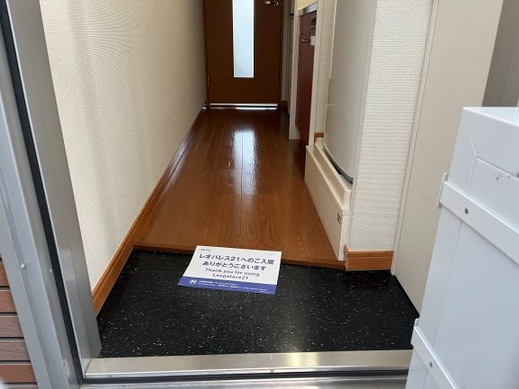神戸市兵庫区湊川町１０丁目のアパートの玄関