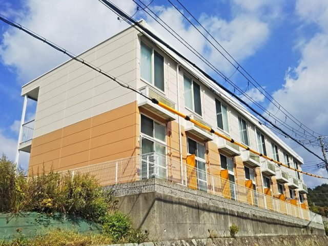 神戸市北区山田町小部字大東のアパートの外観