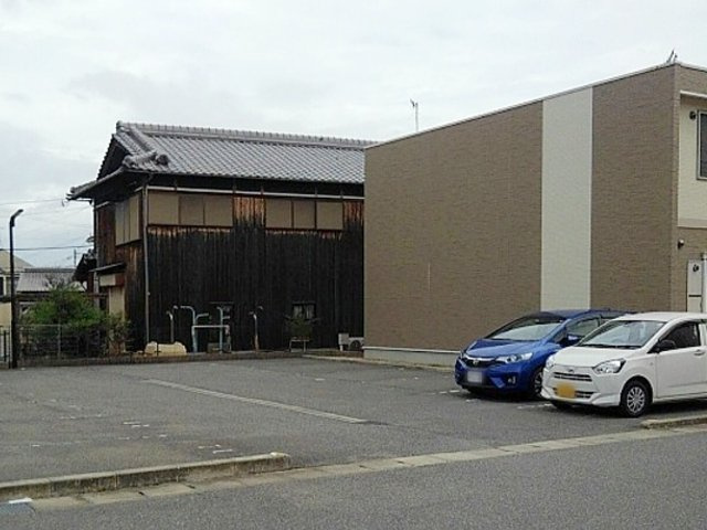 レオネクスト秋桜の駐車場
