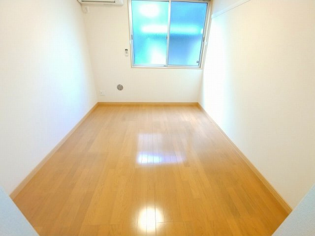 明石市大久保町大窪のアパートの居間・リビング