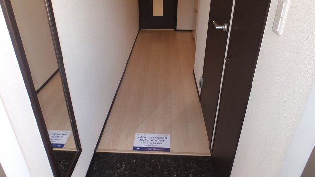 クレイノ長田天神の玄関