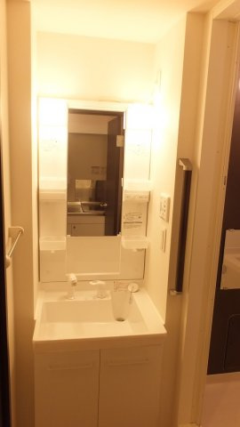 神戸市兵庫区石井町４丁目の賃貸マンションの内装|独立洗面台