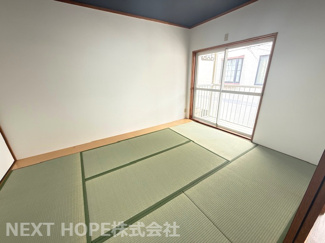 【和室】 | リフォーム完成！尼崎市昭和南通８丁目中古テラスハウス　 | ２階和室６帖です♪足を伸ばして寛げる居室です！！バルコニーに面した明るく開放できな室内です！！