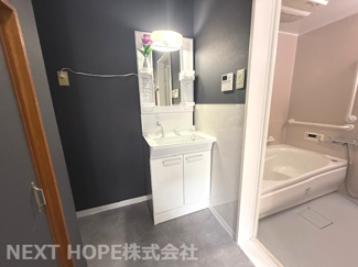 【独立洗面台】 | リフォーム完成！尼崎市昭和南通８丁目中古テラスハウス　 | 新品の洗面化粧台です♪シャワー水栓で使い勝手も良いです！！