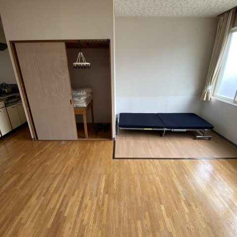 ハイツカレッヂの居間・リビング|ゆったりとした居間です