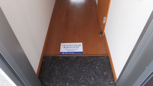 レオパレス高東の玄関