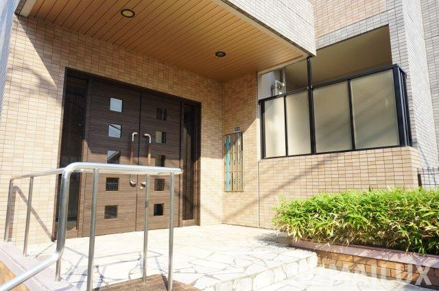 熊本市東区小山２丁目の賃貸マンションのエントランス