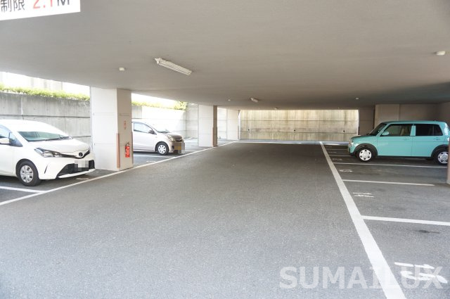熊本市東区小山２丁目の賃貸マンションの駐車場