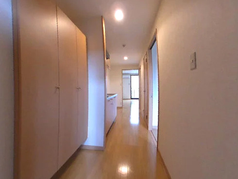 熊本市東区小山２丁目の賃貸マンションの玄関