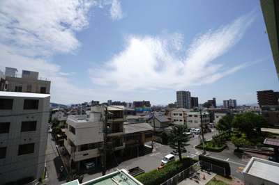 【展望】 | 【上質リノベ】みゆきパークマンションA棟 | 【四季を感じる】
四季の移ろい・爽やかな青空や風を感じられ
自然を愉しめるパノラマビュー。
毎日の暮らしに余裕を感じさせてくれる、
遮る物の無い開放的な眺望を是非、ご堪能ください。