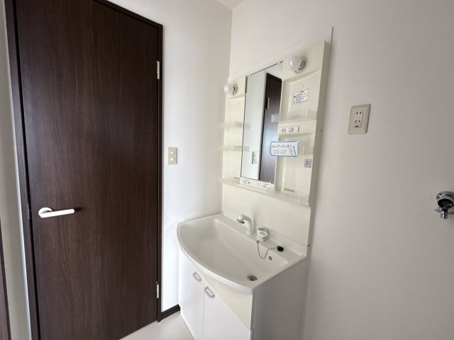 ハイツサンライフD棟の洗面所