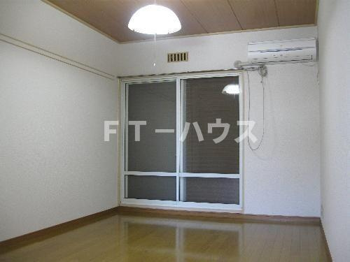 スターダスト石川の居間・リビング