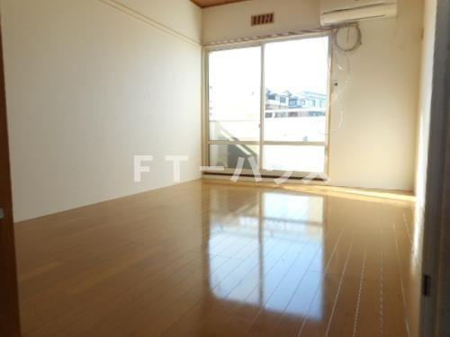 スターダスト石川の居間・リビング