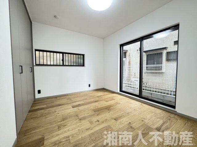 鎌倉市笛田６丁目１８－５戸建ての洋室|落ち着いた色調の洋室です