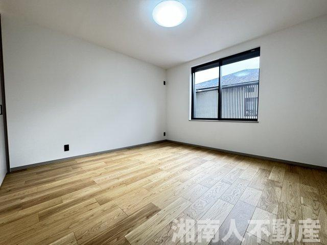 鎌倉市笛田６丁目１８－５戸建ての洋室|ゆったりした洋室です