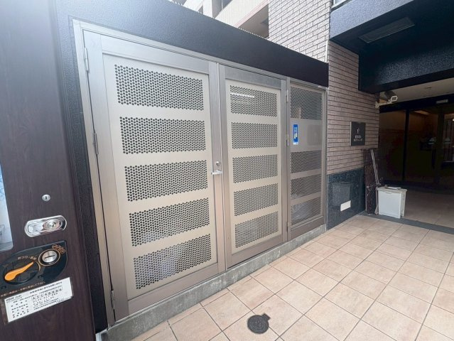 M.hills西本町のエントランス