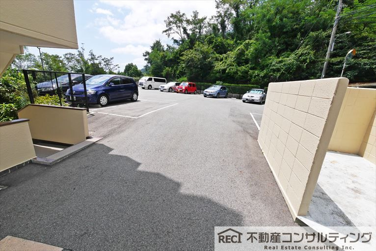 プラザ翠光の駐車場