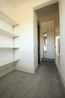 【玄関】 | 〇玄関〇
土間とウォークインシューズクローゼットのある玄関です/25.4.29撮影