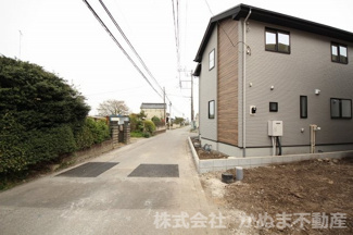 【前面道路含む現地写真】 | 〇接道〇
北側（公道・私道）4ｍです/2025.4.20撮影。
