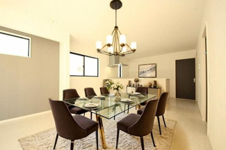 【居間・リビング】 | ※写真内の家具・家電・備品等はCG加工により配置例を示したものでございます。販売価格に含まれません。また、実際のお部屋には家具・家電・備品等はございません。