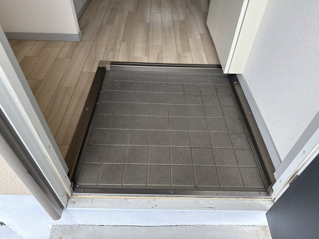 サンライフアイＡの玄関