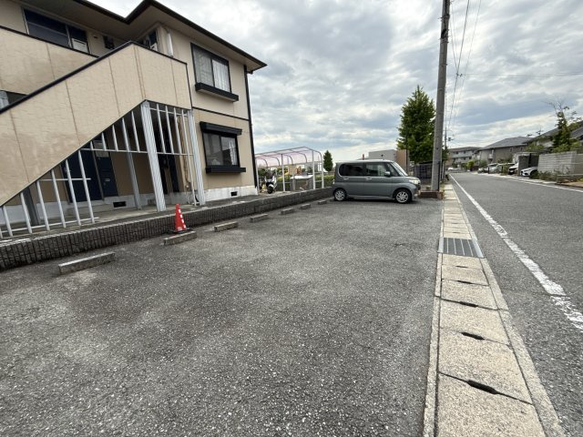 サンライフアイＡの駐車場