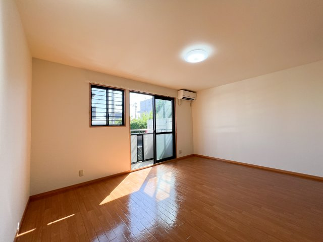 輝パレスの洋室