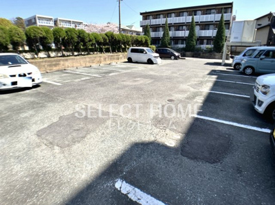 【駐車場】 | ロイヤルパーク緑丘 | 駐車場完備です