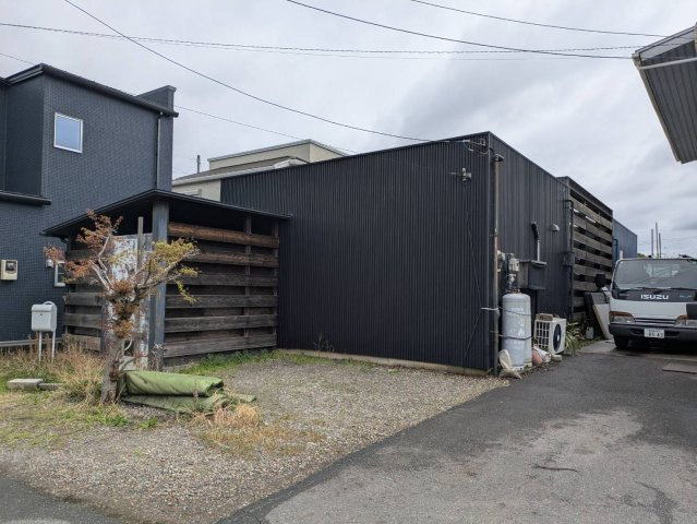 三郷市彦糸１丁目の倉庫の外観