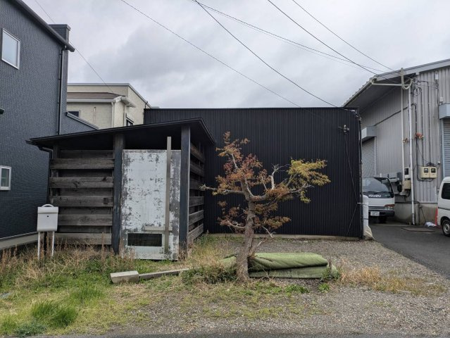 三郷市彦糸１丁目の倉庫の外観