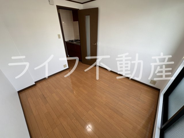 小阪駅前ヴィラデステの内装|明るい室内です