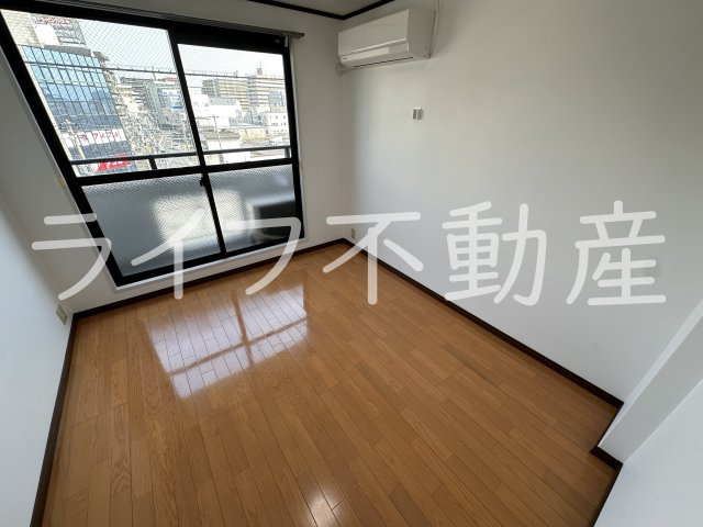 小阪駅前ヴィラデステの寝室|開放的な寝室です