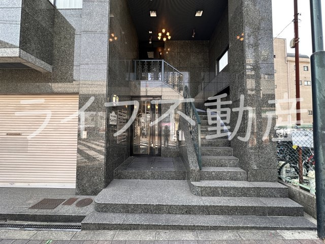 小阪駅前ヴィラデステのエントランス|ゆとりのあるエントランスです