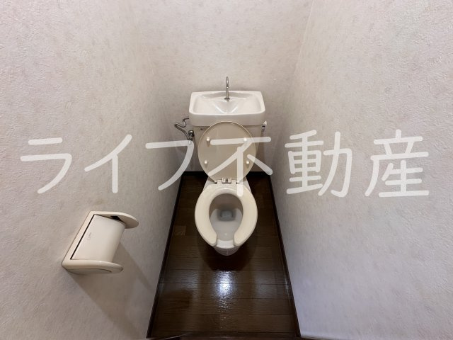 小阪駅前ヴィラデステのトイレ|落ち着いた色調のトイレです