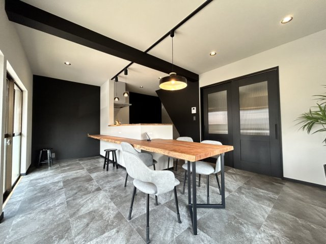 草津市西矢倉２丁目　天然木フルリノベーション