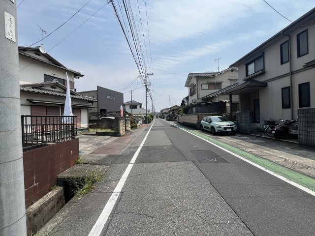 草津市西矢倉２丁目　天然木フルリノベーションの前面道路含む現地写真|現地全面道路
