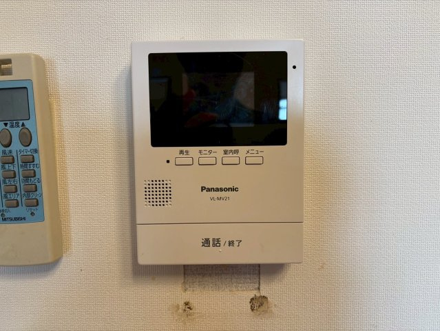 ソレイユ神足の防犯設備|来客者を確認できるＴＶモニタ付インターフォン。普段の生活時はもちろん、お子様のお留守番時にも安心ですね♪