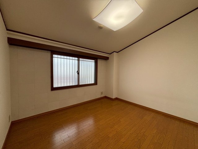 ソレイユ神足の洋室|全窓インプラス仕様♪
「断熱効果」「結露軽減」「遮音効果」「UVカット」「侵入抑止効果」「経済性」の6つのメリットがあります。