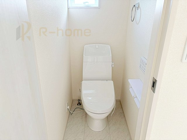 水戸市河和田3期　新築戸建て　1号棟のトイレ|温水洗浄便座付きのトイレ。
トイレが２ヵ所設置で朝の忙しい時間でも安心です。