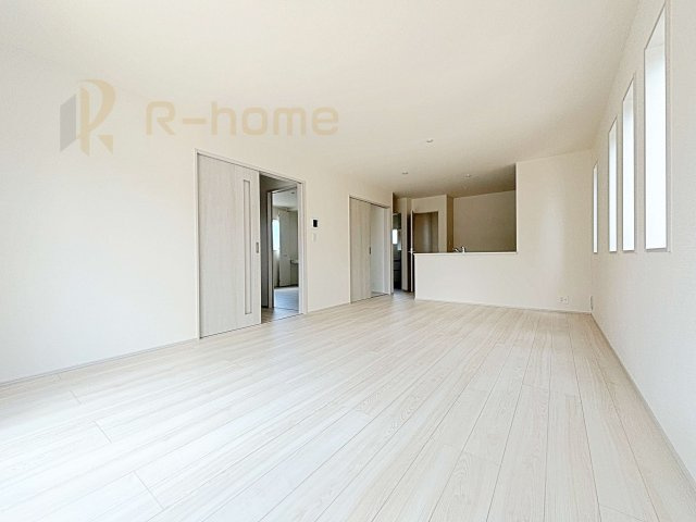 水戸市河和田3期　新築戸建て　1号棟の居間・リビング|広々としたLDK♪充分な広さがあり、ご家族でインテリアのレイアウトを考えるのも楽しみですね！