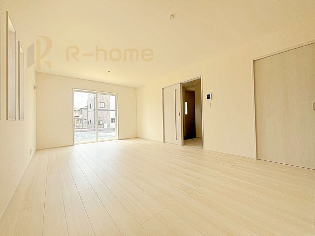 水戸市河和田3期　新築戸建て　1号棟の居間・リビング|たっぷりの陽光が注ぎ込む明るいリビング♪隣接の洋室を開放すると更なる大空間に変身♪