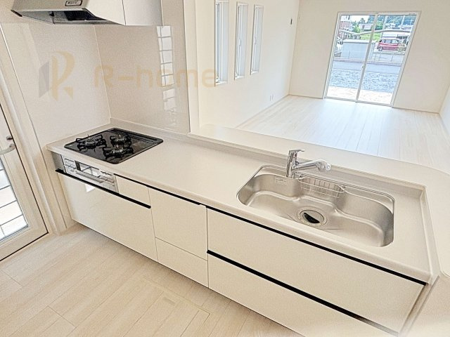 水戸市河和田3期　新築戸建て　1号棟のキッチン|料理をしながら家族とコミュニケーションが取れる対面式システムキッチン。