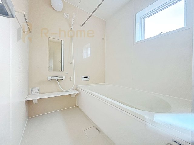 水戸市河和田3期　新築戸建て　1号棟の浴室|１坪タイプの大きなお風呂で、小さなお子様とご一緒に入浴いただける広さです！