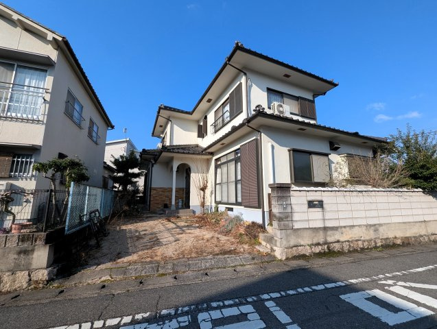 【建築条件なし　中区国富　土地】の外観|角地に位置する土地です。