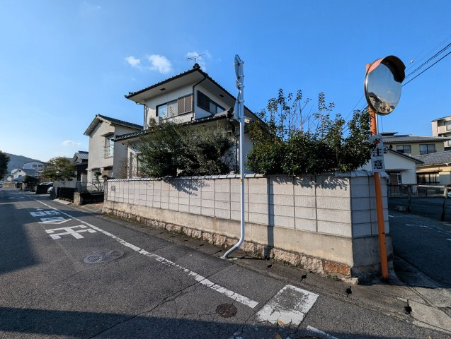 【建築条件なし　中区国富　土地】の外観|道路標識、カーブミラーがあります。