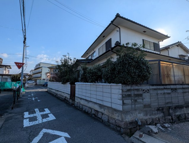 【建築条件なし　中区国富　土地】の前面道路含む現地写真|朝日から夕陽まで陽当たりが期待できます。