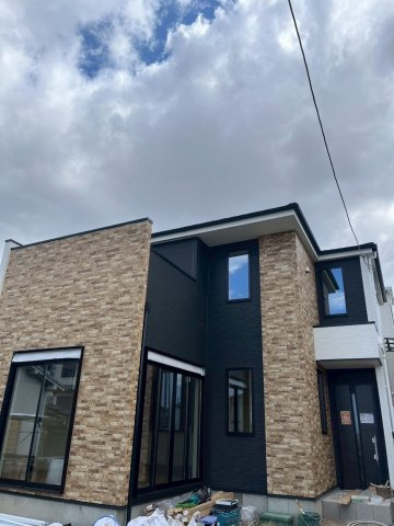 堺市北区野遠町　新築戸建て全一棟の外観|外観写真です。建物完成済みで外構工事中です（2025.4.4現在）