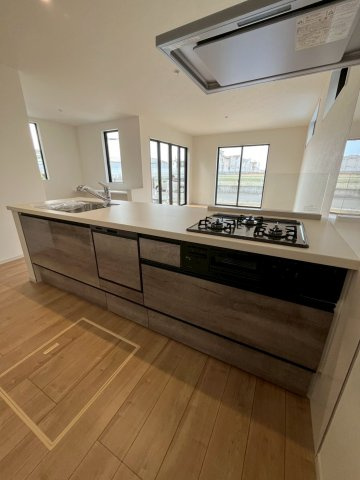 堺市北区野遠町　新築戸建て全一棟のキッチン|食洗器付きのシステムキッチン